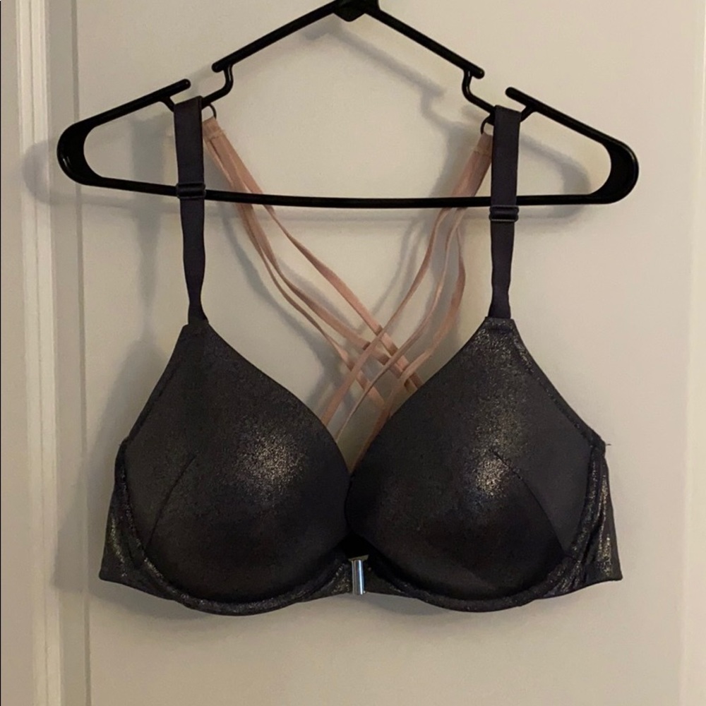 Cacique front-close bra